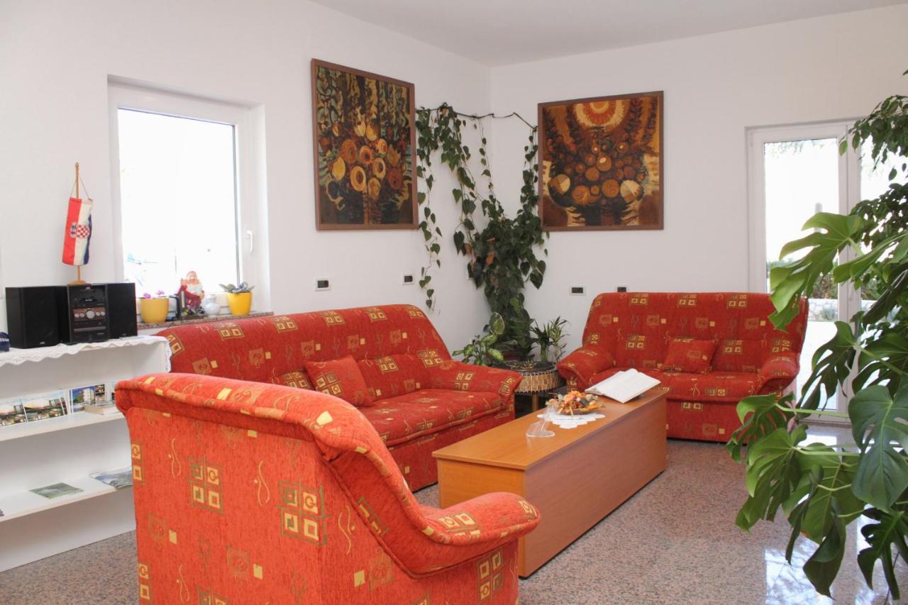 Apartments And Rooms By The Sea Vinjerac, Zadar - 3248 Экстерьер фото