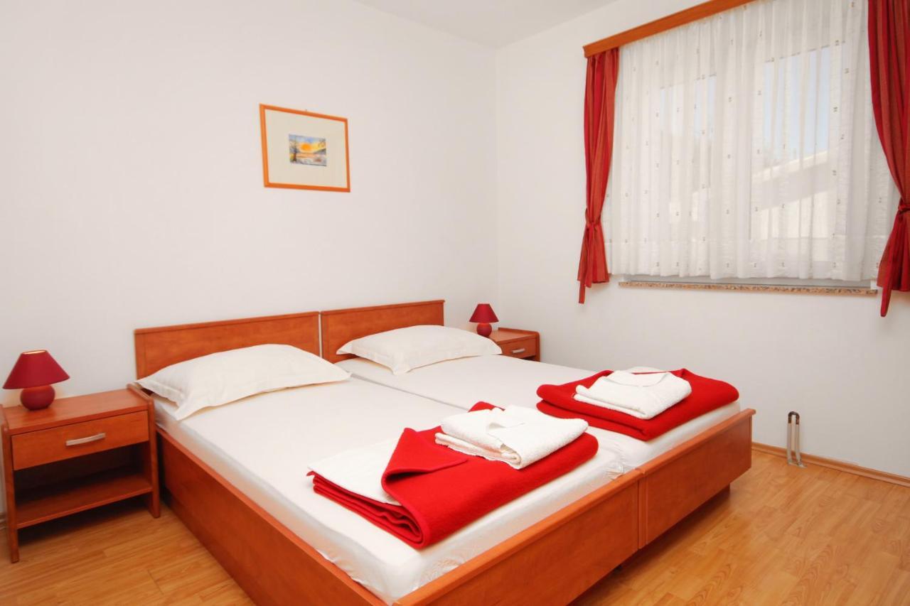 Apartments And Rooms By The Sea Vinjerac, Zadar - 3248 Экстерьер фото