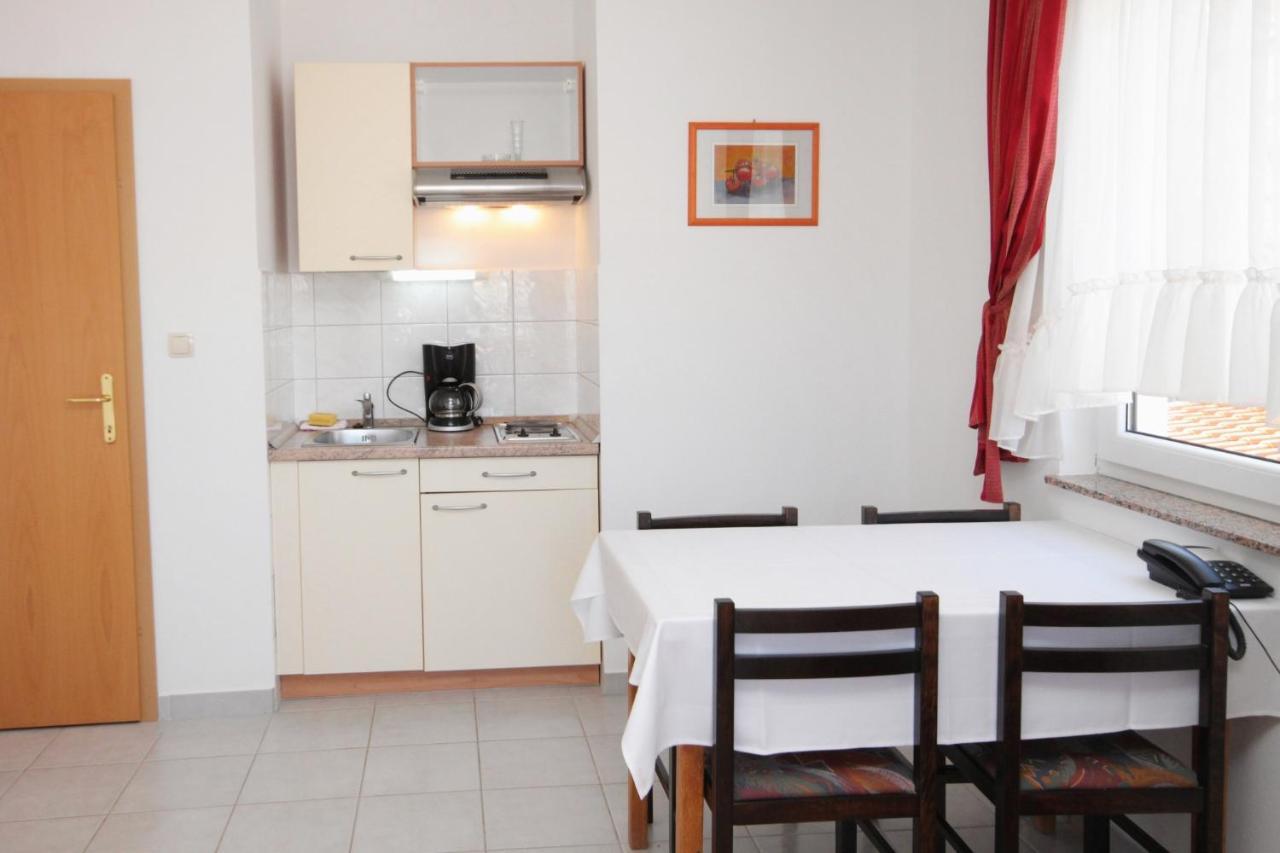 Apartments And Rooms By The Sea Vinjerac, Zadar - 3248 Экстерьер фото